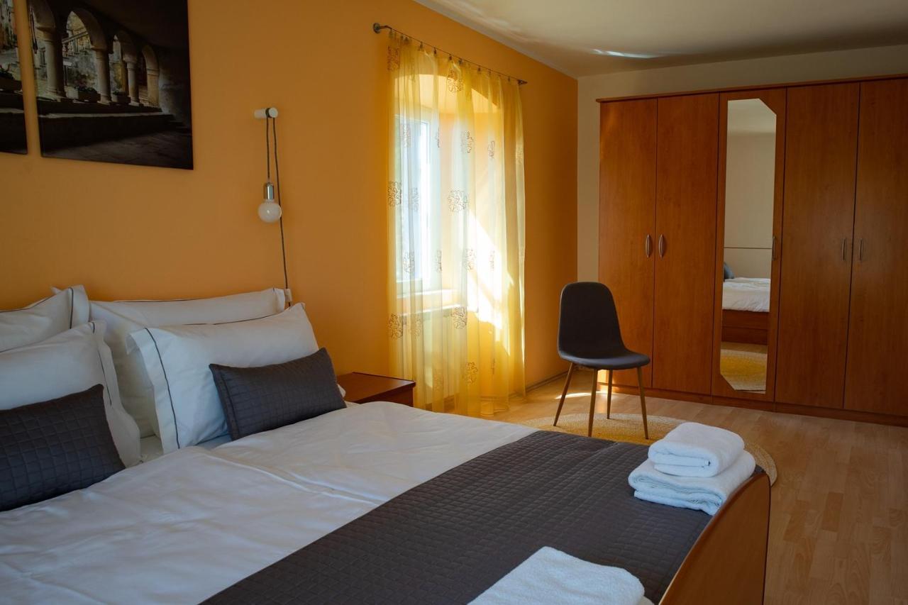 Olive Tree Apartments Умаг Екстер'єр фото