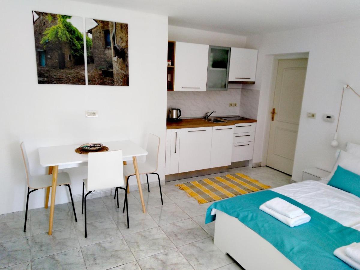 Olive Tree Apartments Умаг Екстер'єр фото