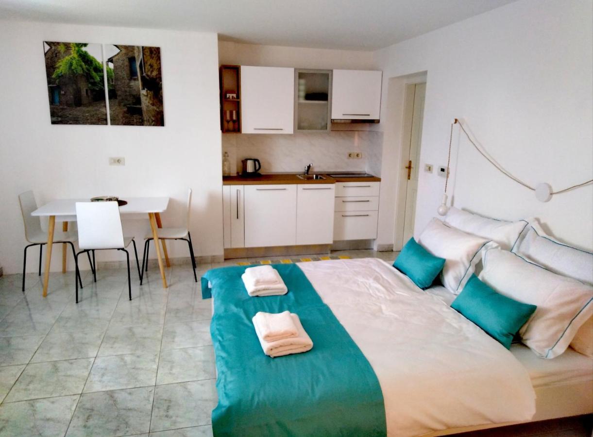Olive Tree Apartments Умаг Екстер'єр фото